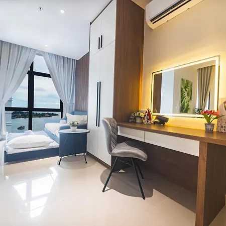 5Starpanda Seaview Suites At The Shore Kota Kinabalu Exterior photo