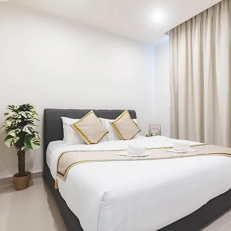 5Starpanda Seaview Suites At The Shore Kota Kinabalu Exterior photo