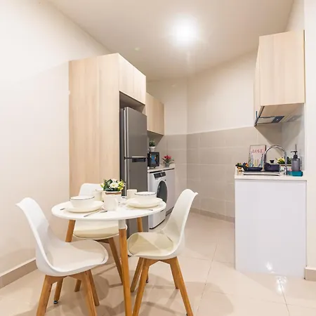 5Starpanda Seaview Suites At The Shore Kota Kinabalu Exterior photo