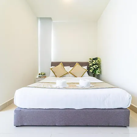 5Starpanda Seaview Suites At The Shore Kota Kinabalu Exterior photo