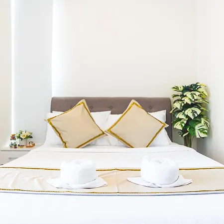 5Starpanda Seaview Suites At The Shore Kota Kinabalu Exterior photo